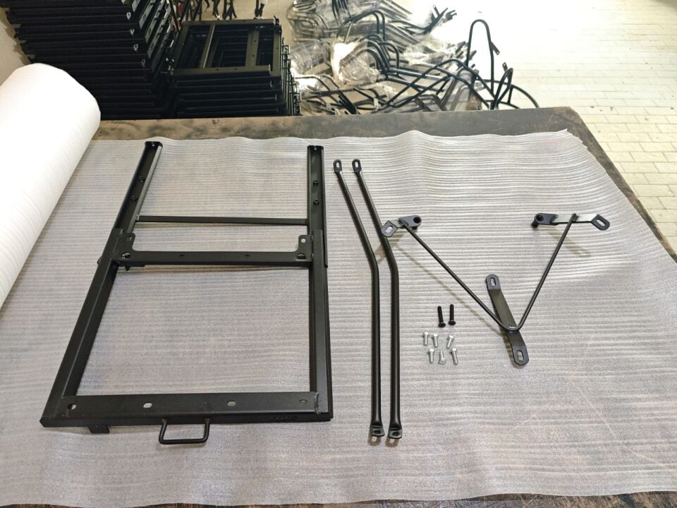 RKS VRS 125 KIZAKLI KURYE PAKET ÇANTA DEMİRİ