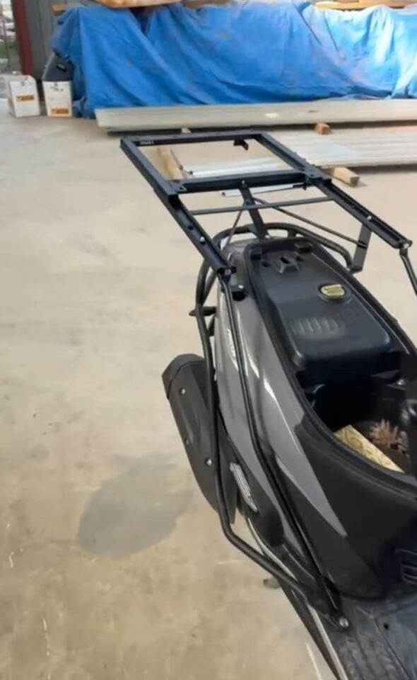 RKS VRS 125 KIZAKLI KURYE PAKET ÇANTA DEMİRİ