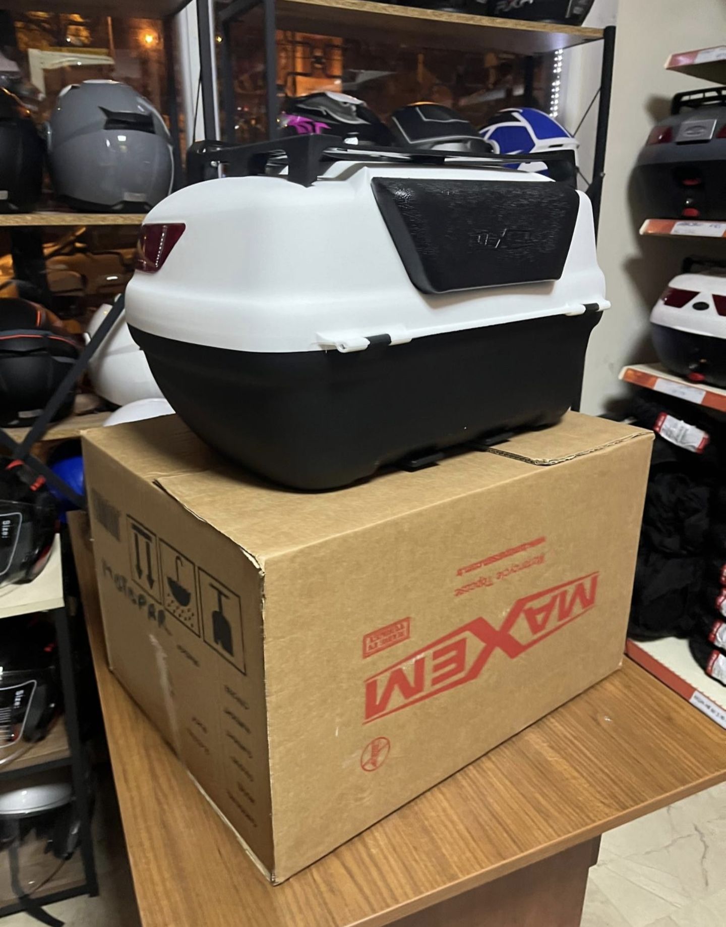 Maxem 45 SL Beyaz  Sırt Dayama Üst Bagajli Topcase Çanta