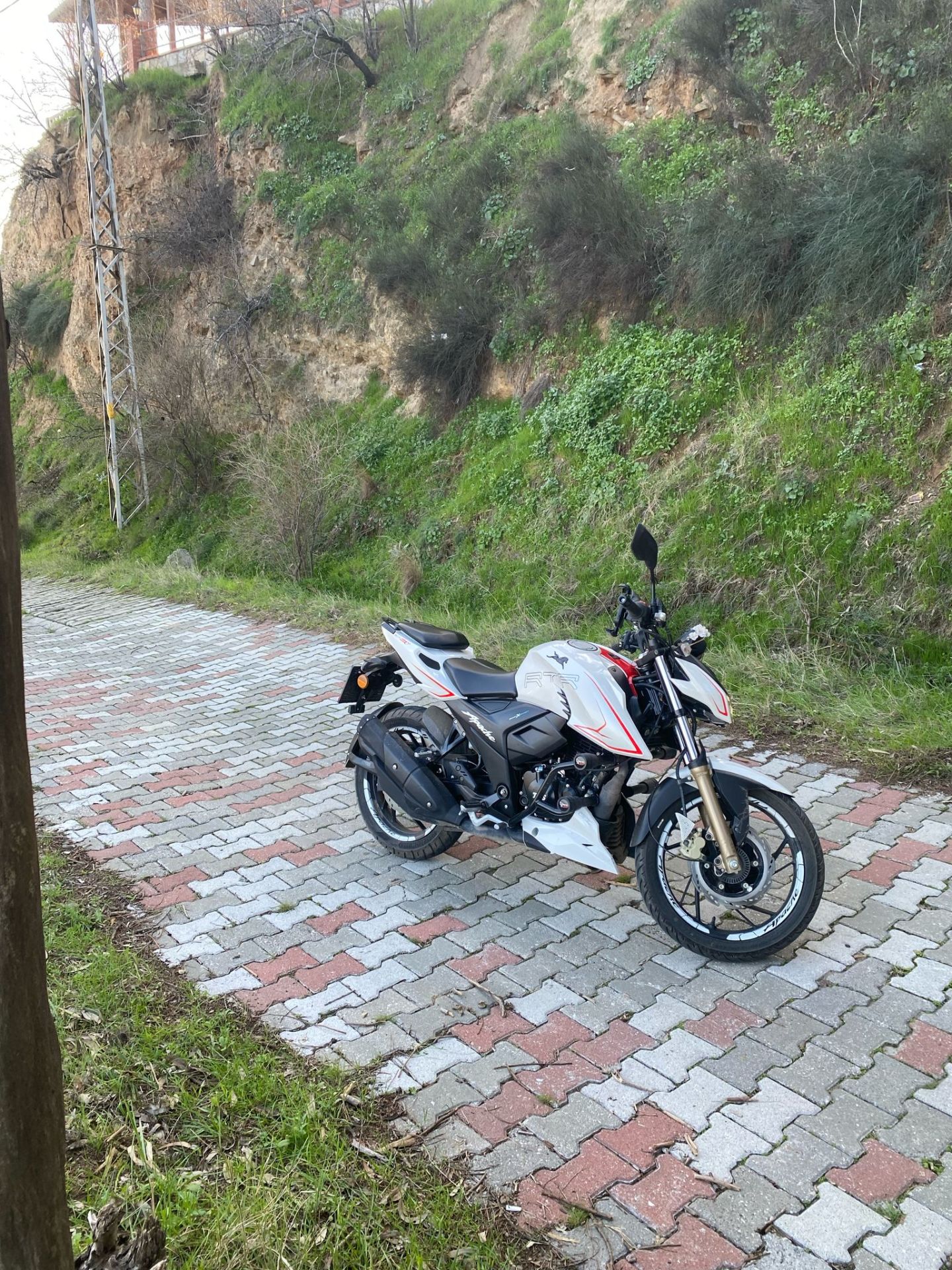 TVS RTR 200 KORUMA DEMİRİ (SİYAH RENK)