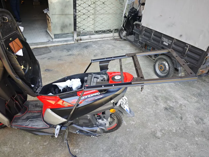TVS NTORQ KIZAKLI KURYE PAKET ÇANTA DEMİRİ 