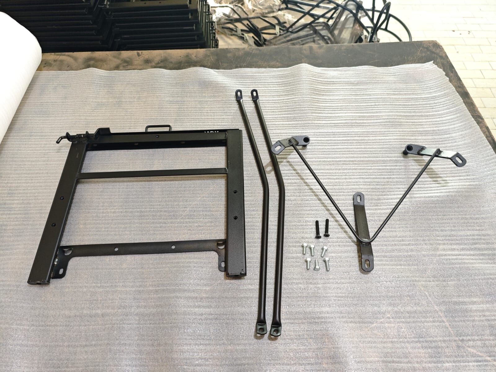 RKS VRS 125 KIZAKLI KURYE PAKET ÇANTA DEMİRİ