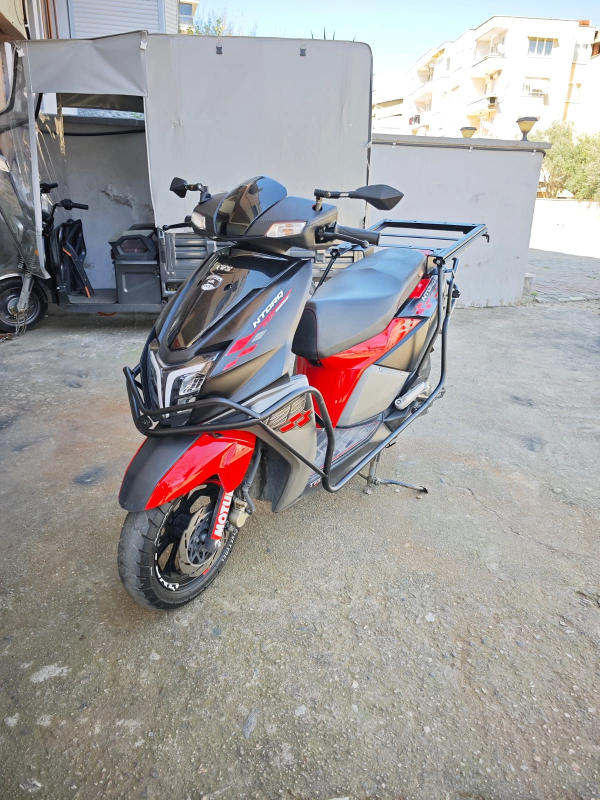 TVS NTORQ KORUMA VE KIZAKLI ÇANTA DEMİRİ