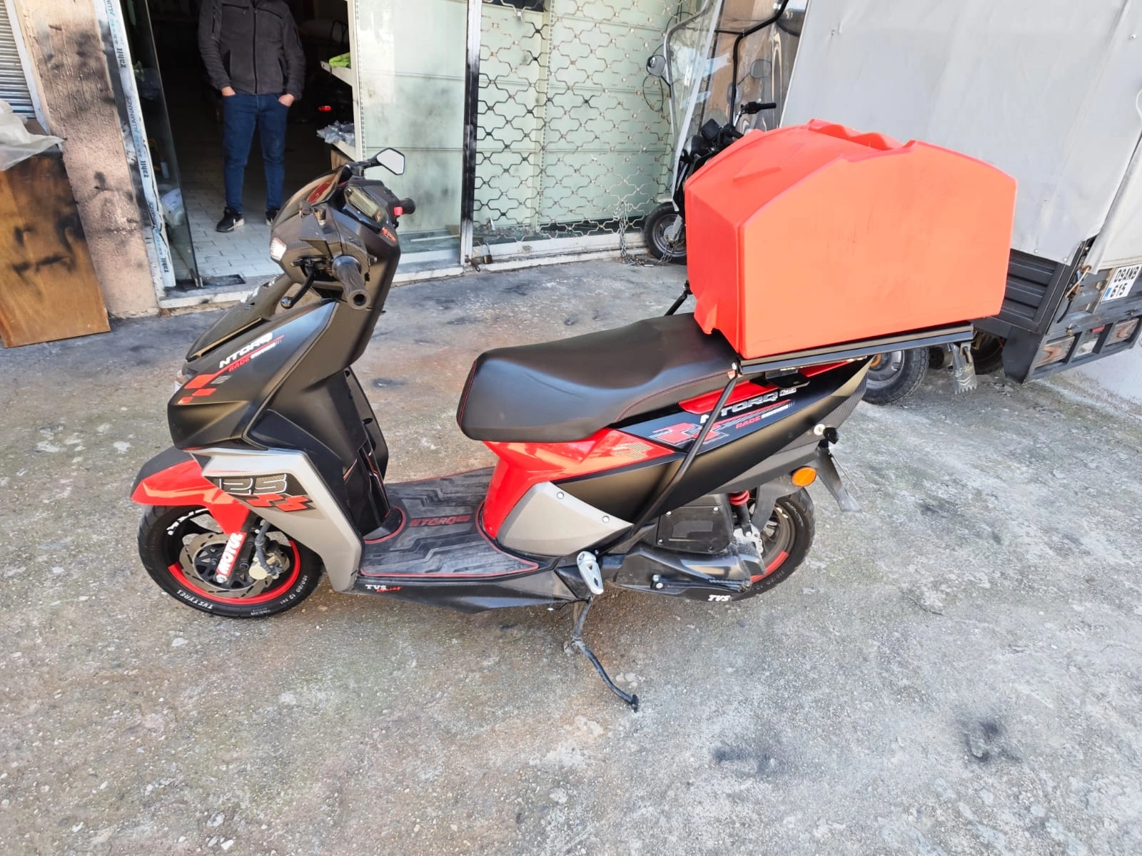 TVS NTORQ KORUMA VE KIZAKLI ÇANTA DEMİRİ